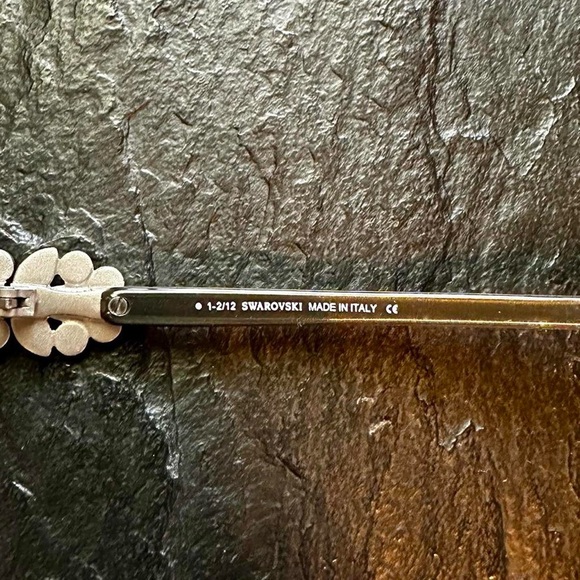 Authentic Swarovski Oversized Sunglasses - Picture 4 of 8